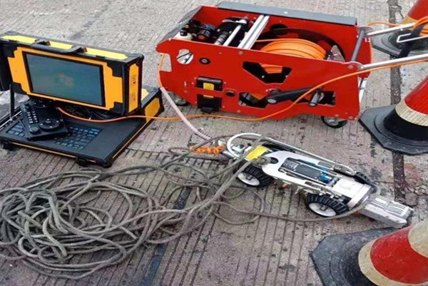 雷波CCTV管道检测机器人